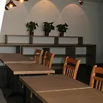 بيت شباب Sadama Kvartal *