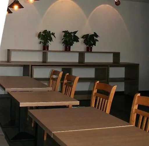 بيت شباب Sadama Kvartal *